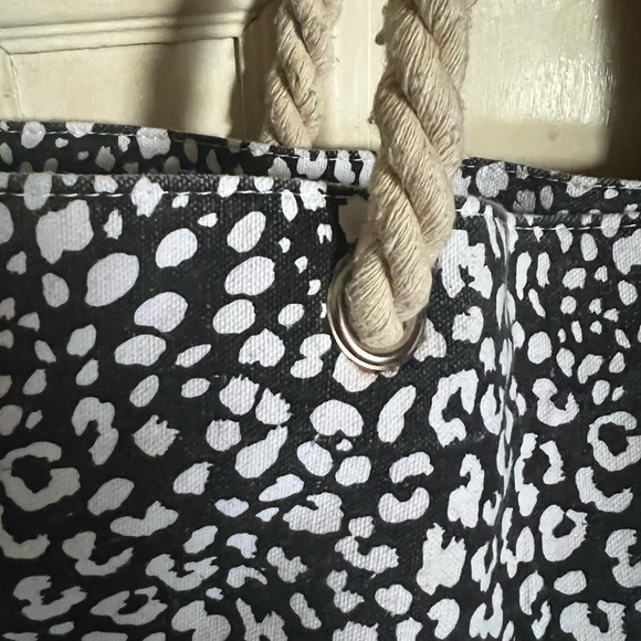Autograph brand beach bag. Black and white with rope handles. Used. - Picture 3 of 10